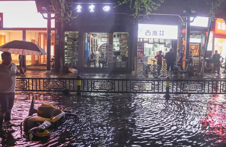 Typhoon-like winds hit South China during major storm, leaving 7 dead