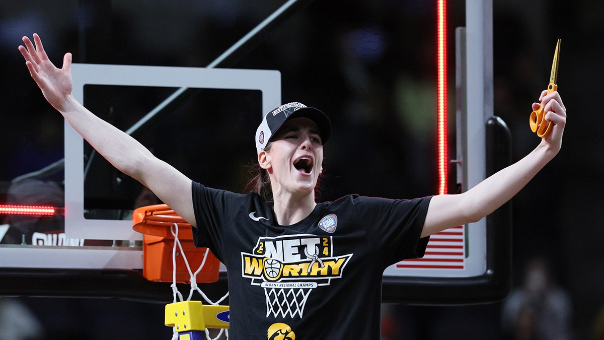 Caitlin Clark cutting net