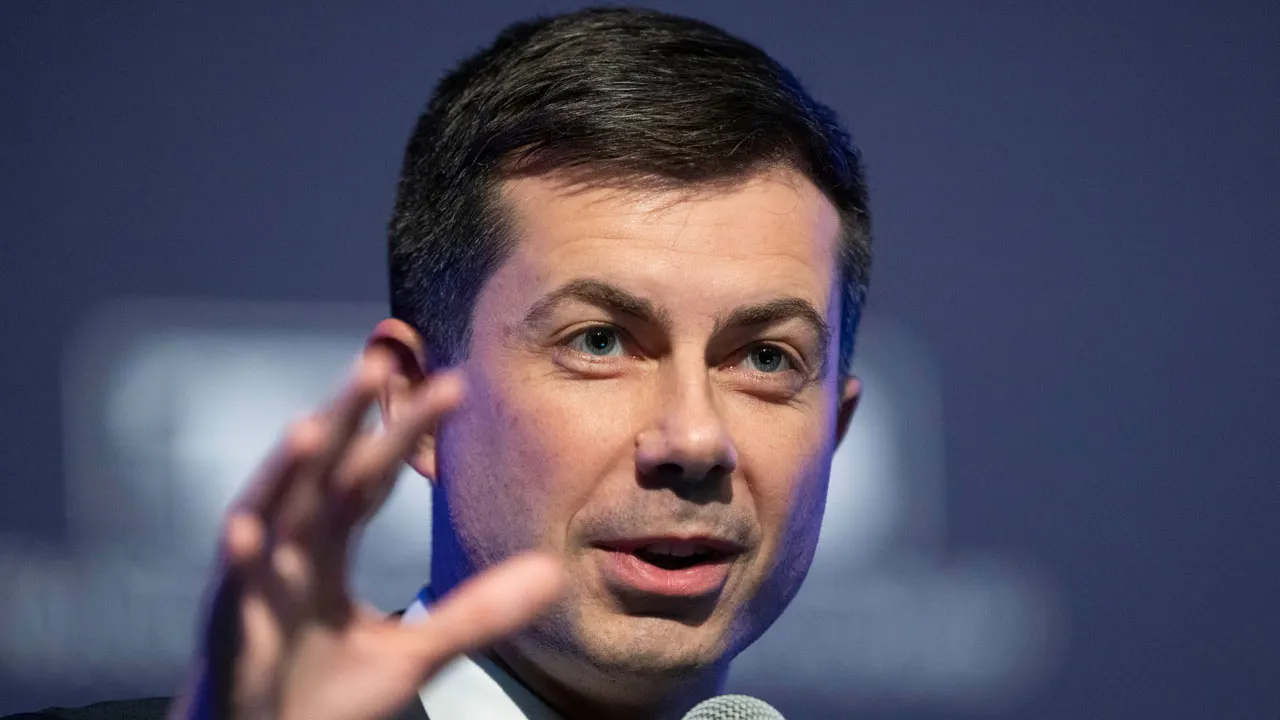 Buttigieg downplays DC crime rate despite having security detail: ‘I can safely walk my dog to the Capitol’