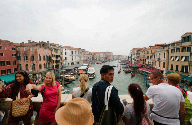 Venice day-trippers will face steep fines if they fail to pay an access fee under a pilot program